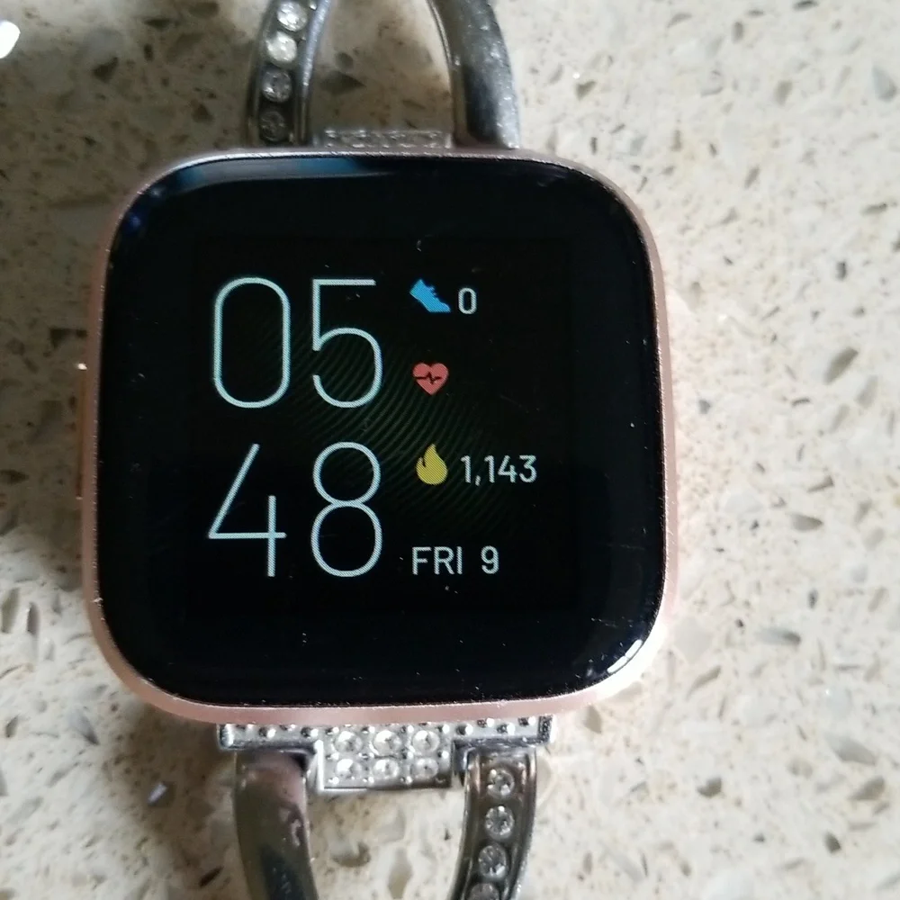 Versa watchface band and charger rosegold EUC